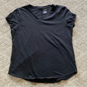 5/$15 Tek Gear Essential Gear Black SS V-neck Tee XL